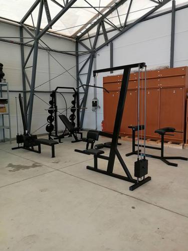 Vprodej vybaven do posilovny/fitness centra - nov vybaven