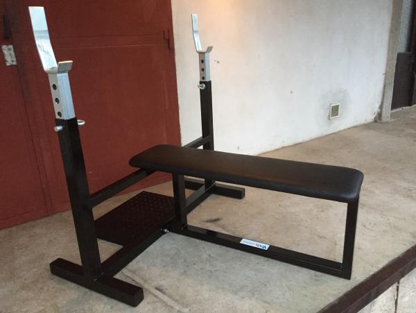 Bench press lavice (masivn konstrukce)